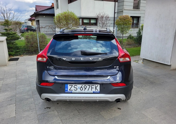 Volvo V40 cena 75000 przebieg: 91000, rok produkcji 2016 z Szczecin małe 277